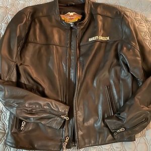 VINTAGE Mens leather HD coat.